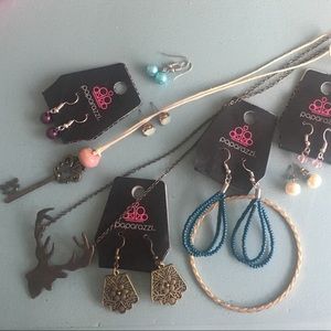 Costume jewelry lot.